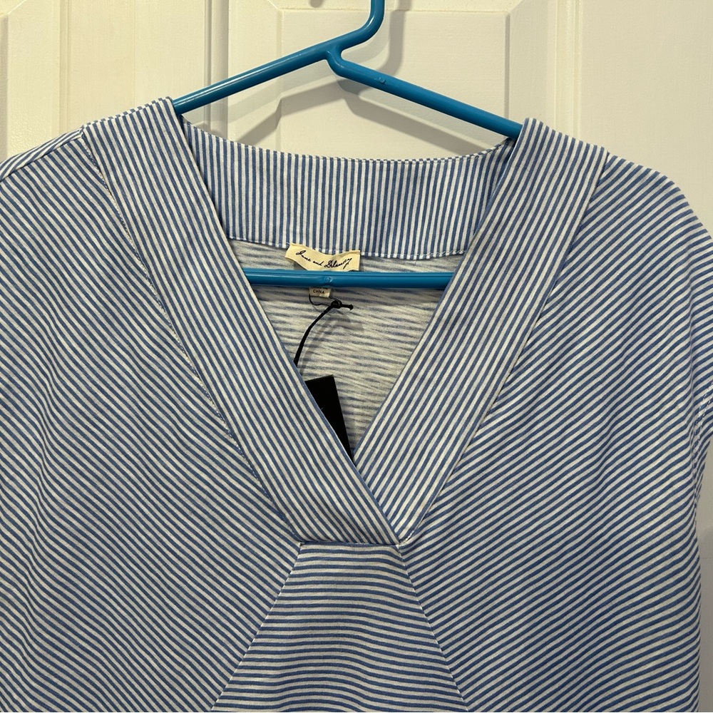 Jane and Delaney blue and white striped v-neck top. Cap sleeves. Size M. NWT - Picture 6 of 6